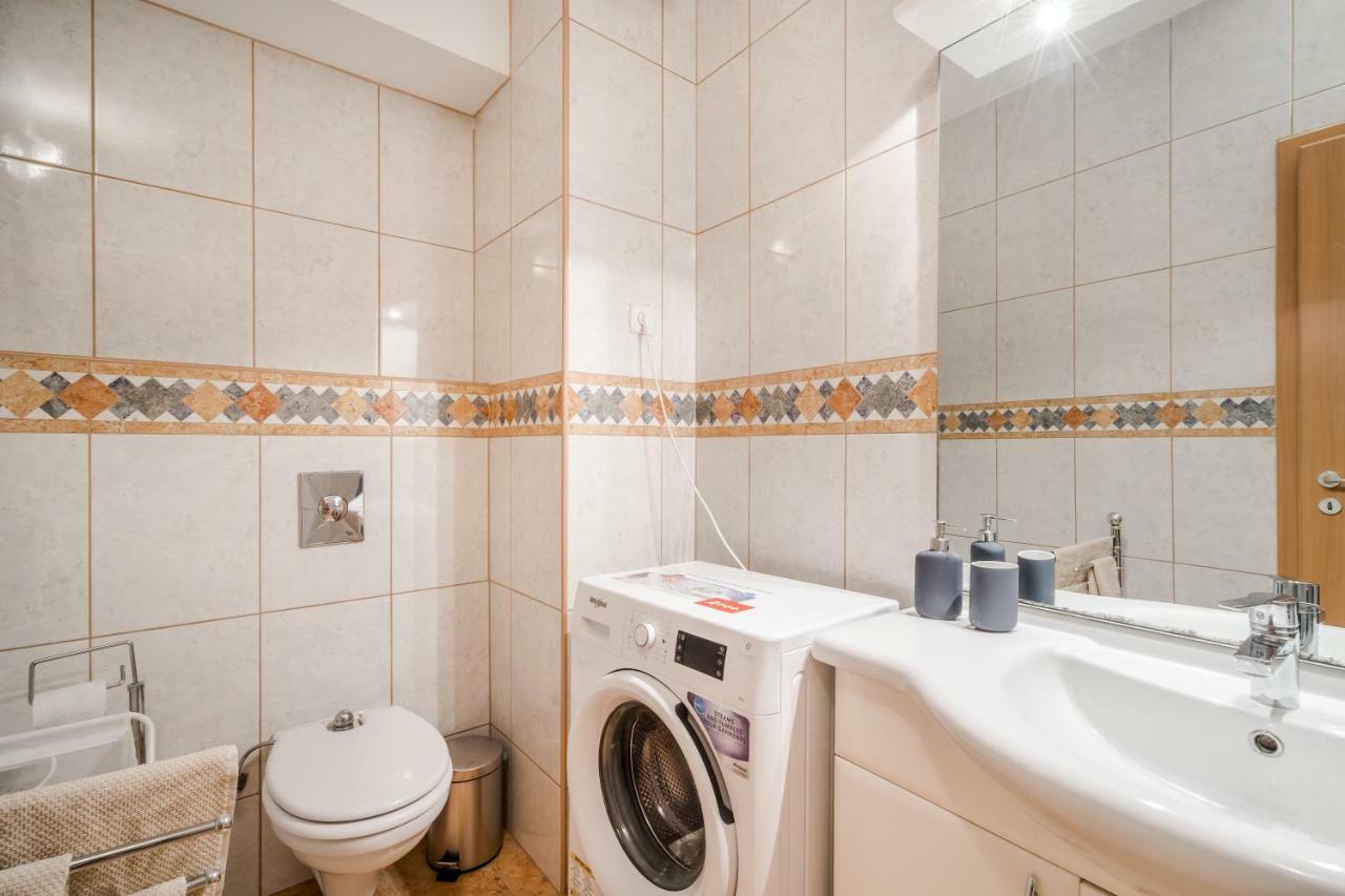 Bpr Vivid Downtown Vibe With Balcony Apartment *